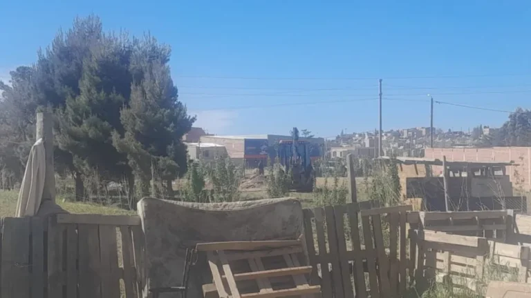 Amenazan con demoler la vivienda de una familia con tres menores de edad