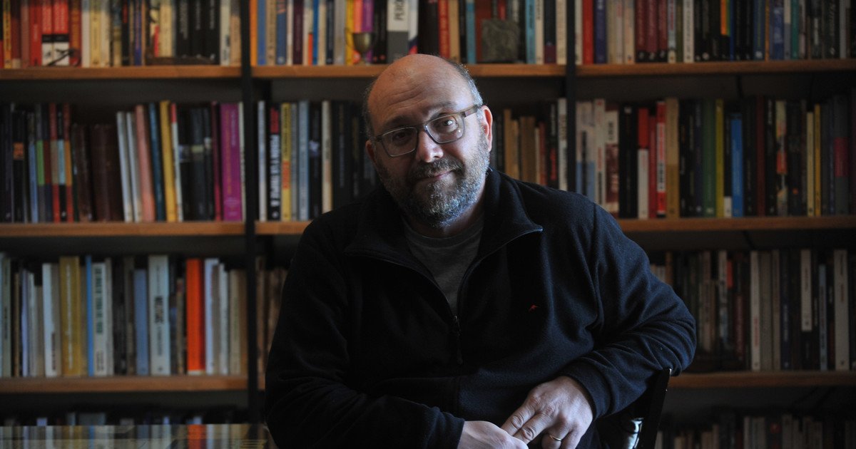 Federico Lorenz: “Nos quieren embrutecer, pero hay que resistir”