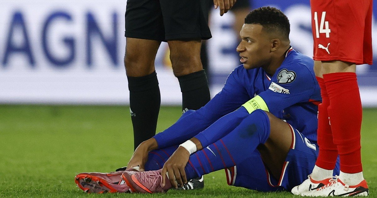 Kylian Mbappé marcó un golazo, dio una asistencia y después pidió el cambio en la goleada de Francia: señal de alerta para Real Madrid