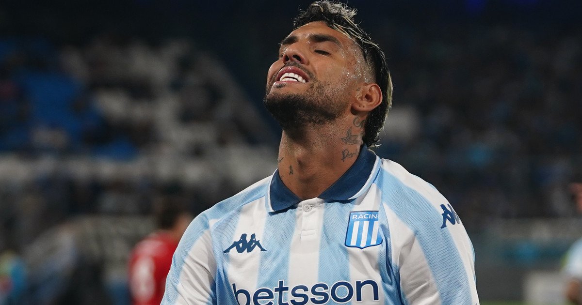 Adrián "Rocky" Balboa pidió disculpas en las redes por agredir al Huevo Acuña en el Racing-River: "No volverá a pasar"