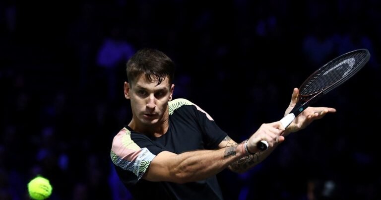Camilo Ugo Carabelli vs Alexander Zverev, por el Masters 1000 de Paris: minuto a minuto, en directo
