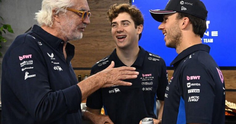 La teoría que circula en los pasillos de Alpine tras la polémica en Austin: ¿Flavio Briatore lo puso a prueba a Franco Colapinto?