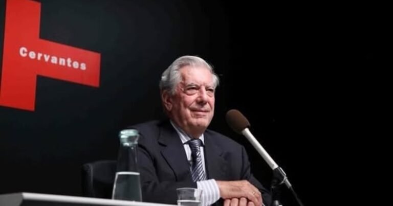 El Instituto Cervantes recibe hoy un legado 'in memoriam' de Mario Vargas Llosa