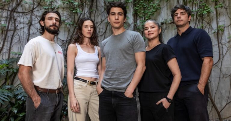 "El futuro es nuestro", basado en una novela de Philip K. Dick, llega a Netflix de la mano de Delfina Chaves y Marco Antonio Caponi