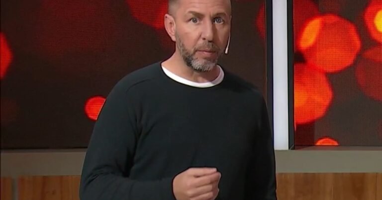 El periodista argentino Emiliano Pinsón habla de su enfermedad y presenta su primer libro