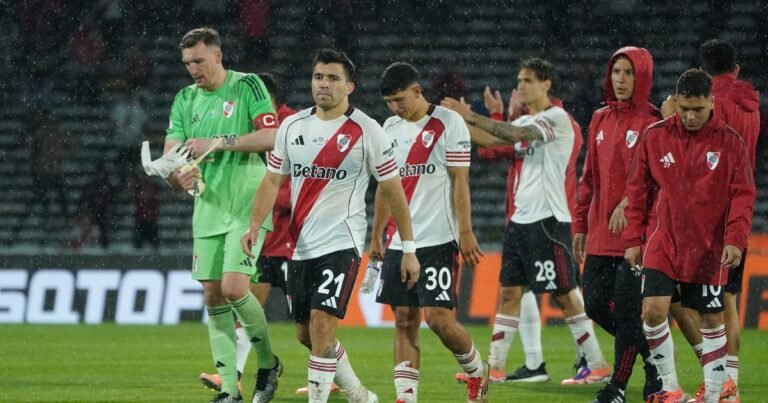 River, eliminado: Centurión fue enorme, Villa definió la serie de penales e Independiente Rivadavia se metió en la final de la Copa Argentina