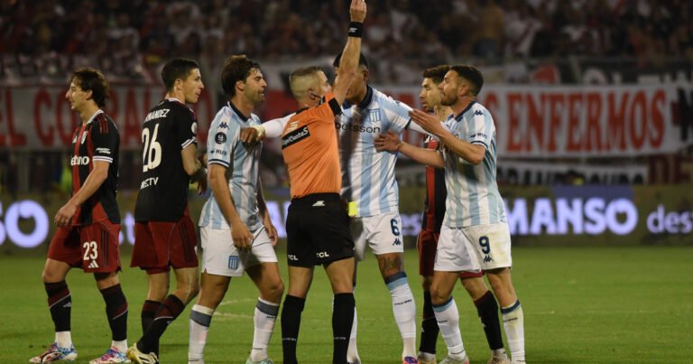 El absurdo del fútbol sin VAR en la Copa Argentina: las polémicas no revisadas en River vs Racing y la viveza de Gallardo para aprovecharlo