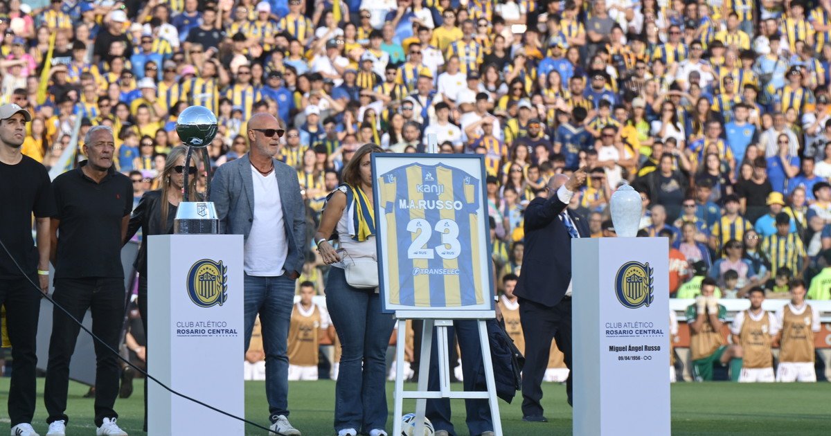Otro emotivo homenaje de Rosario Central a Miguel Ángel Russo: esparcieron sus cenizas en el Gigante de Arroyito y cumplieron su último deseo