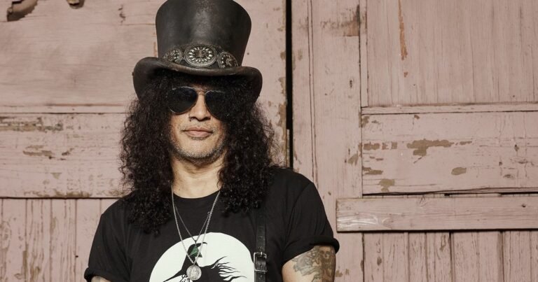 Slash asegura que Guns N'Roses por fin sacará su primer disco en 17 años, ¿Axl Rose opina lo mismo?