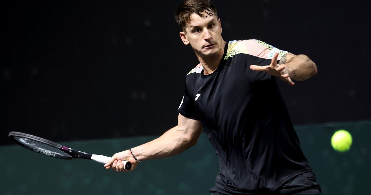 Masters 1000 de París: Camilo Ugo Carabelli venció a Etcheverry y se quedó con el duelo entre argentinos y amigos