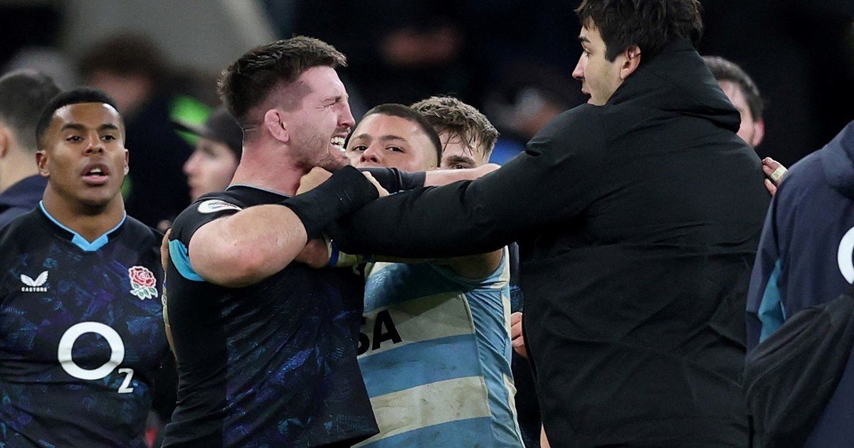 La UAR hará un reclamo formal ante World Rugby por la agresión física de Tom Curry a Felipe Contepomi tras el partido: "Es un matón"