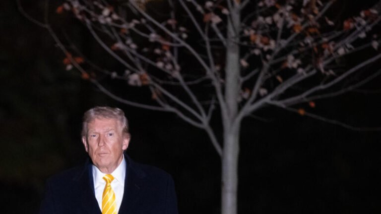 Trump insinúa un movimiento sobre Venezuela "para frenar el flujo de drogas", sin dar detalles