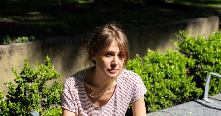 Verónica Raimo: "Si debemos aceptar la muerte, debemos aceptar por fuerza el absurdo"