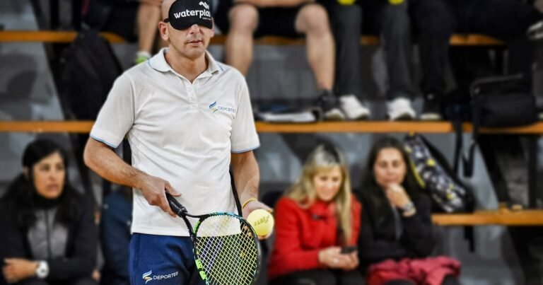 Fue campeón de TC Pista, perdió la vista tras quedar en medio de un tiroteo y ahora es el mejor de la Argentina de tenis para ciegos