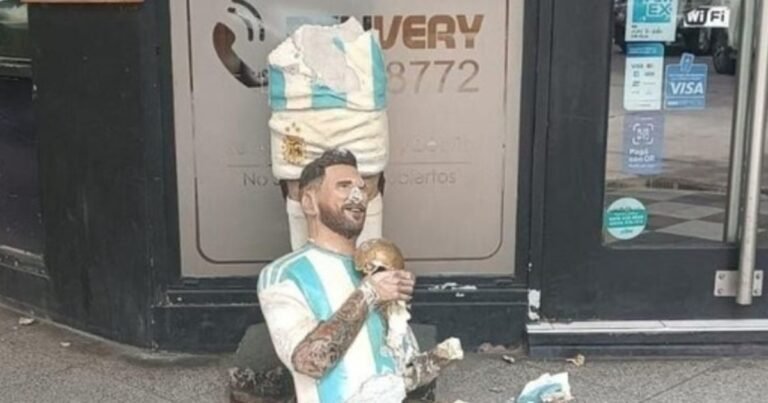 Destrozaron una estatua de Lionel Messi en el centro de Mar del Plata: es la segunda vez que la atacan