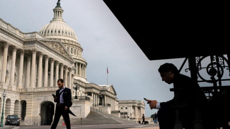 El Senado de EE. UU. aprueba acuerdo para poner fin al cierre del Gobierno y lo pasa a la Cámara Baja