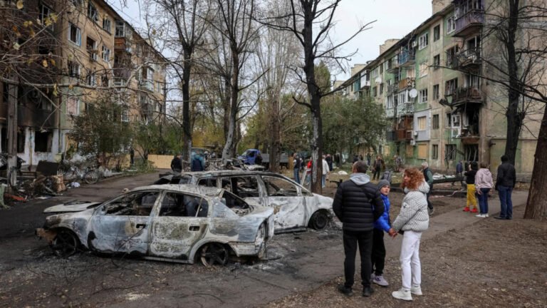 Nuevos bombardeos rusos en Ucrania matan al menos seis personas, incluidos dos niños