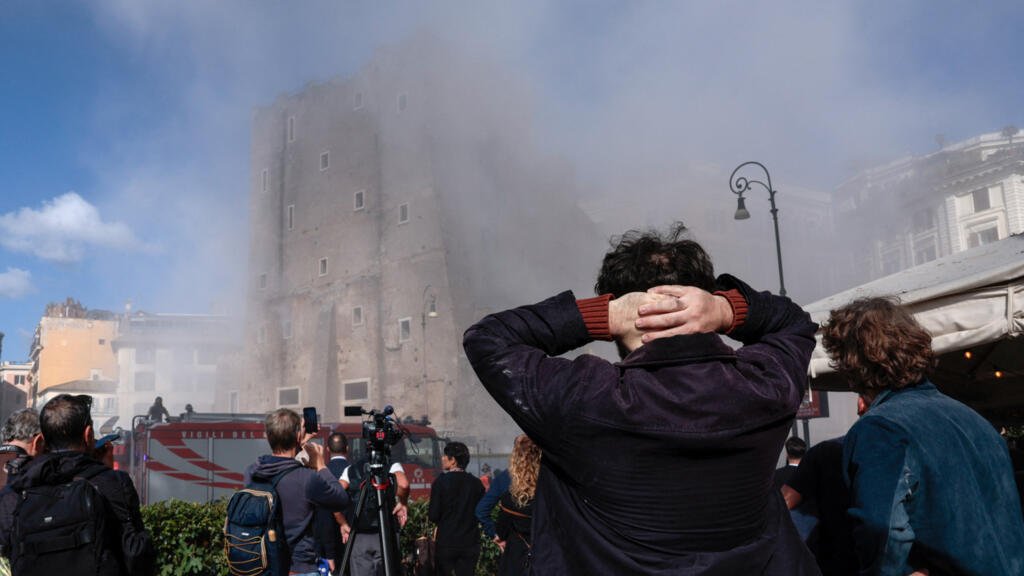 El colapso de la Torre dei Conti en Roma se salda con el rescate de un obrero