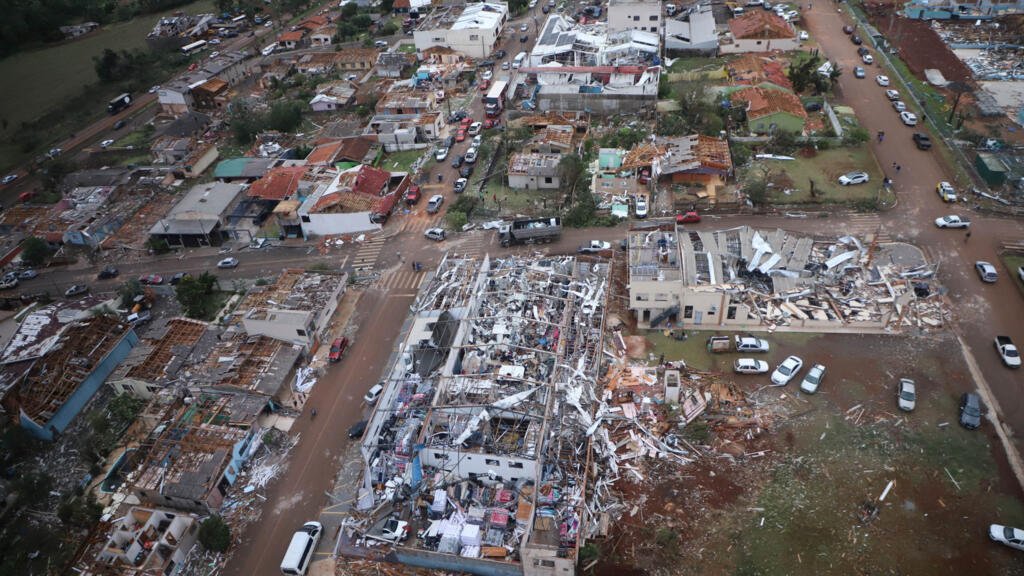 Brasil: un poderoso tornado deja al menos seis muertos y cientos de heridos en Paraná