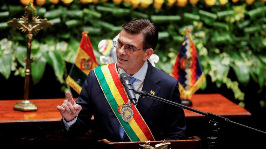 Bolivia: Rodrigo Paz asume la presidencia con "capitalismo popular" y hereda crisis de dólares y combustibles