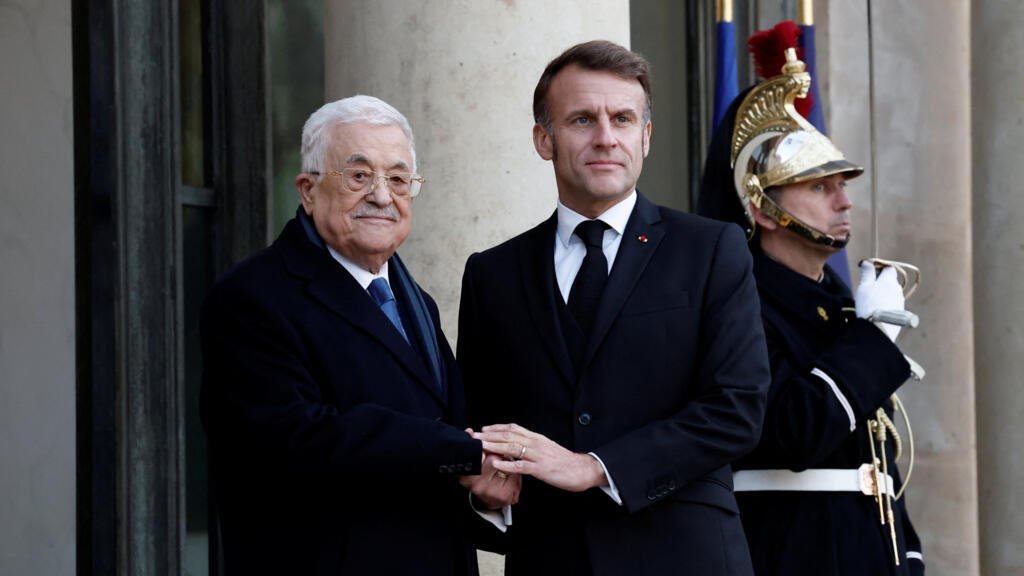 Macron y Abbas anuncian un comité conjunto para redactar la Constitución del Estado palestino