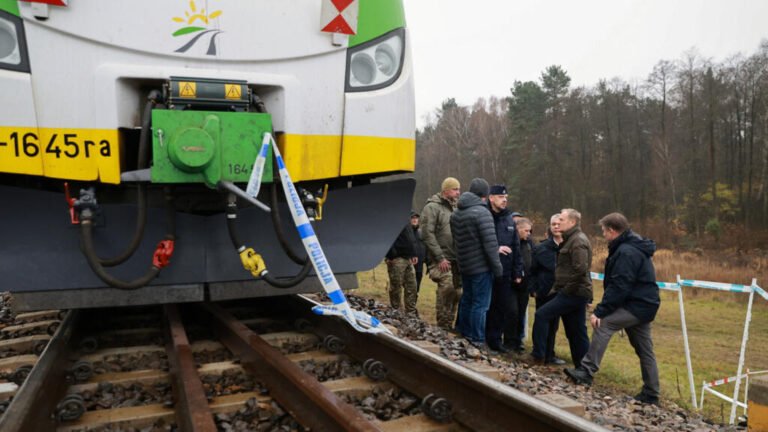 Polonia sospecha de 'servicios de inteligencia extranjeros' tras explosión que golpea vía férrea hacia Ucrania