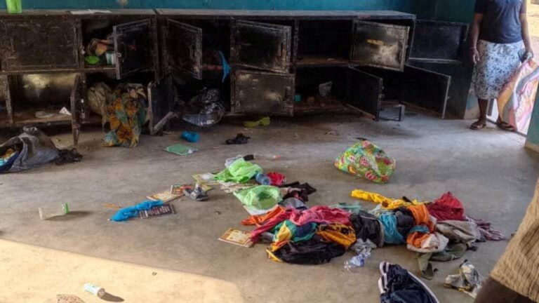 Cincuenta escolares escapan de secuestradores en Nigeria; más de 250 siguen cautivos