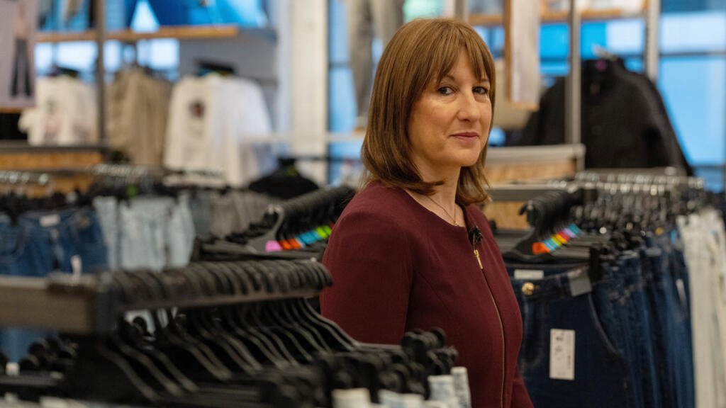 Alza de impuestos y filtración: doble escándalo en Reino Unido por el plan de presupuesto