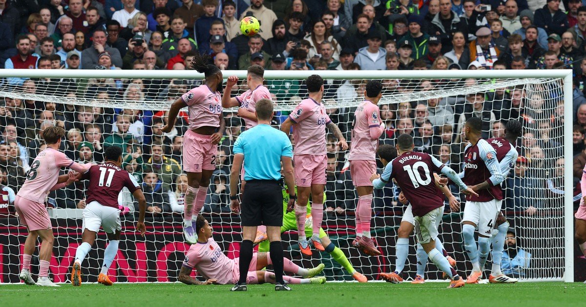 El Aston Villa de Dibu Martínez vive un Buendía en la Premier League: el golazo de tiro libre de Emiliano para ganarle al Bournemouth
