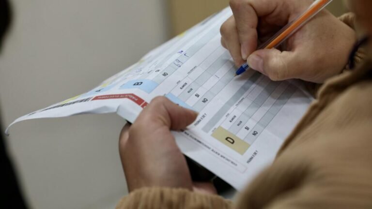 Ecuador: el 'No' se impone en el referendo, con el 50% de los votos escrutados