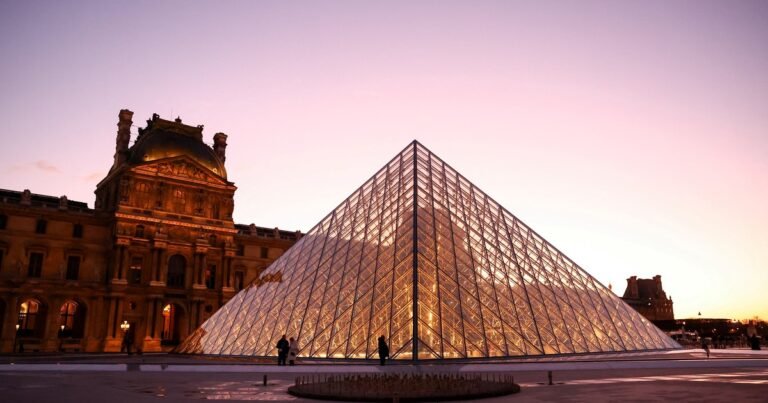 Más problemas para el Louvre: Cierran una galería y oficinas por la fragilidad de las vigas