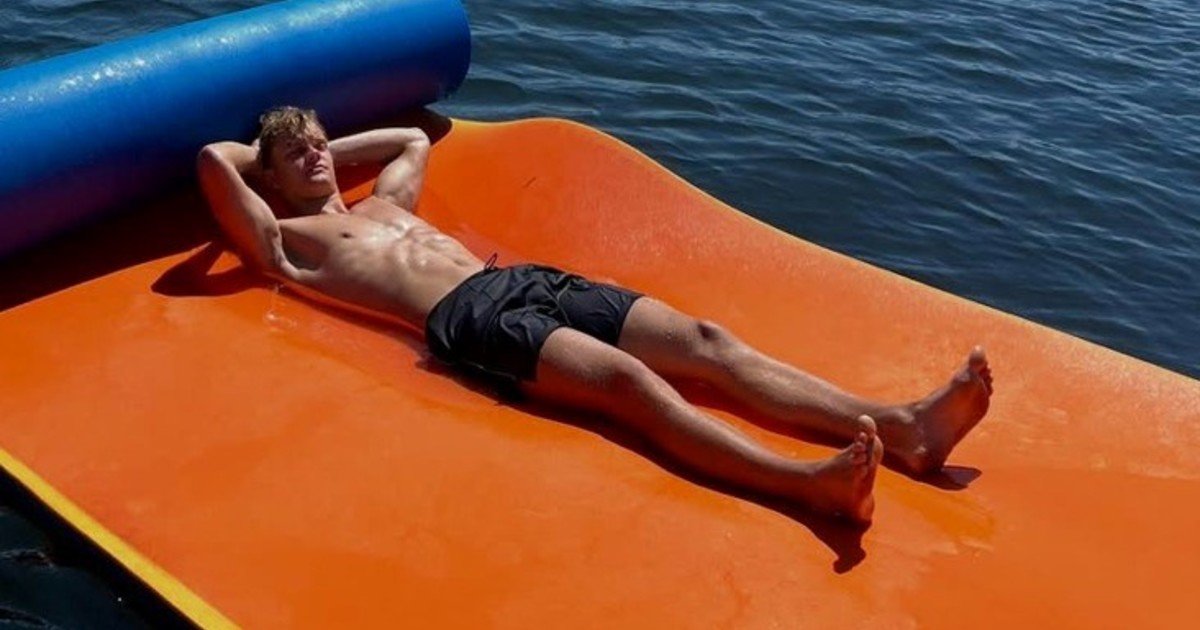 Paul Aron, el piloto de Alpine relegado por Colapinto, se sacó la bronca con unas exóticas vacaciones por Brasil