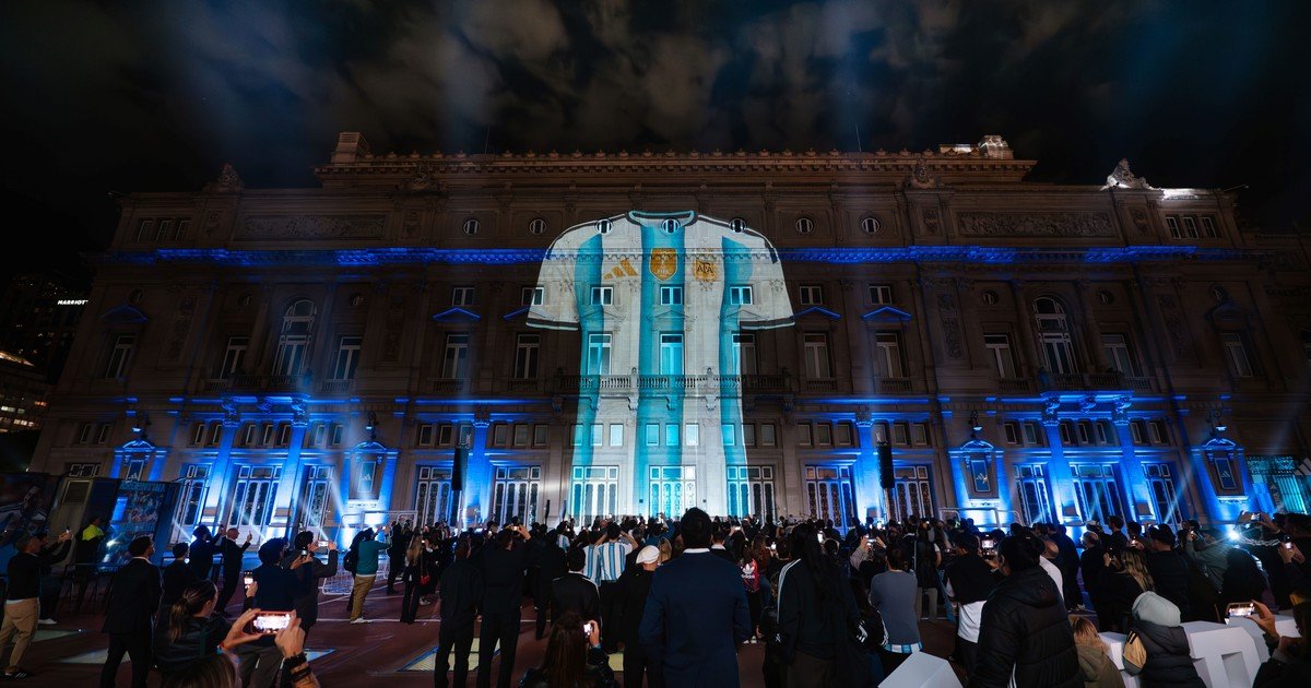 La imponente presentación de la camiseta de la Selección Argentina en el Teatro Colón