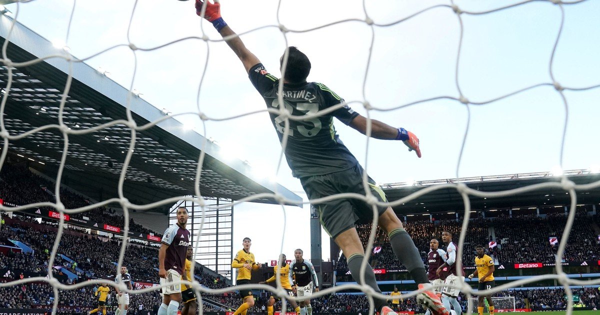 La Scaloneta a pleno en la Premier League: show de atajadas de Dibu Martínez para el triunfo del Aston Villa y la vuelta de Licha Martínez para el Manchester United