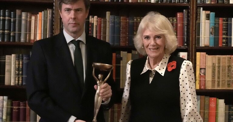 El escritor húngaro-británico David Szalay ganó el Premio Booker por 'Flesh'