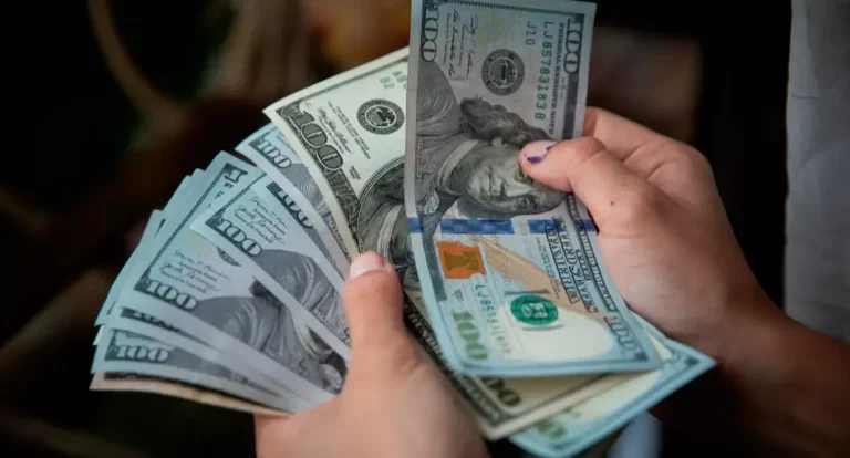 Fluí con el dinero: el libro que integra finanzas e inteligencia emocional para transformar las decisiones económicas