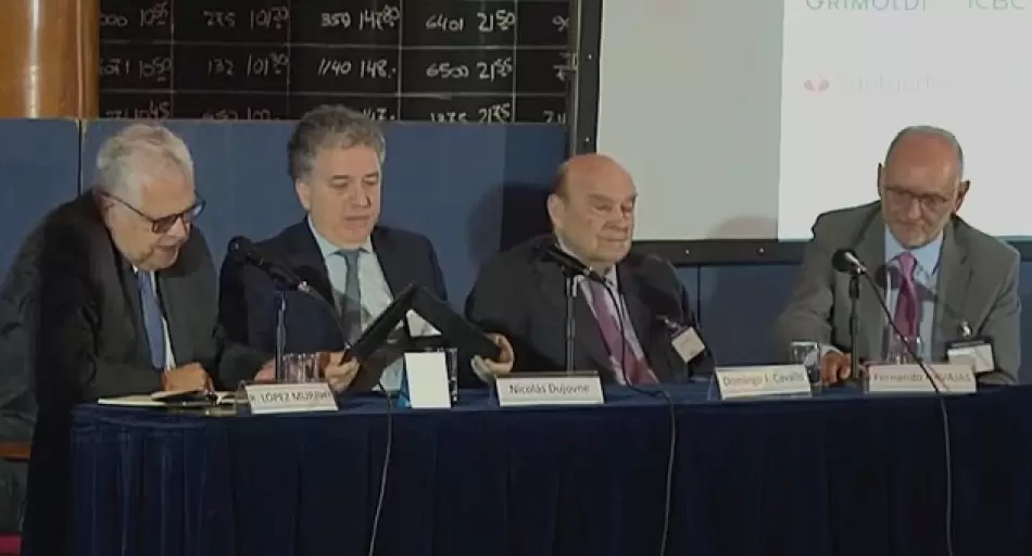 Cavallo, Dujovne y López Murphy piden liberar el dólar y acumular reservas "sin excusas"