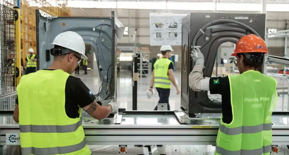 Whirlpool cierra su planta en Pilar y despide a 220 empleados sin aviso
