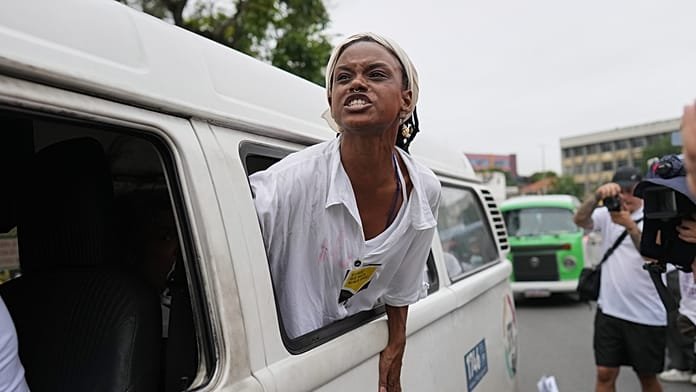 Manifestantes piden la dimisión del gobernador de Río de Janeiro tras una mortal operación policial