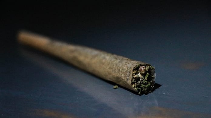 Un político aconseja fumar porros para evitar el nuevo servicio militar en Alemania