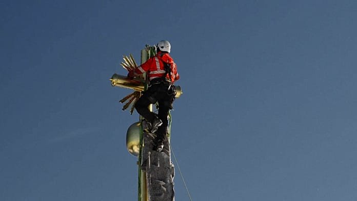 La cruz de la cumbre del Zugspitze en Alemania vuelve tras su restauración integral