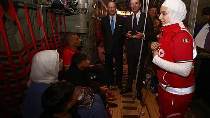 19 niños palestinos llegan a Italia para recibir tratamiento médico