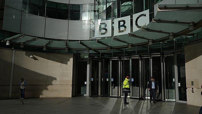 La 'BBC' se disculpa con Trump, pero rechaza sus acusaciones de difamación