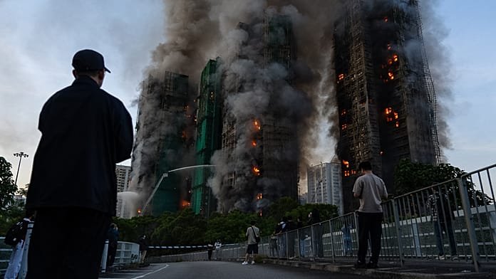 Un incendio en un rascacielos de Hong Kong deja 4 muertos y 3 heridos
