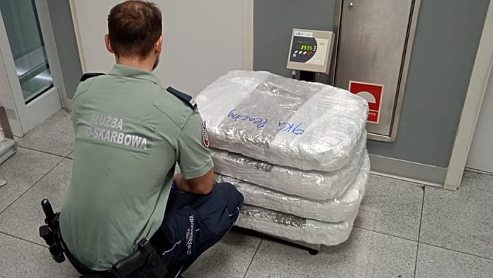Incautan 40 kilos de cannabis en el aeropuerto de Varsovia provinientes de Bangkok