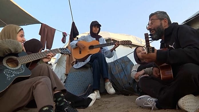 Los niños en Gaza encuentran la paz en las clases de música