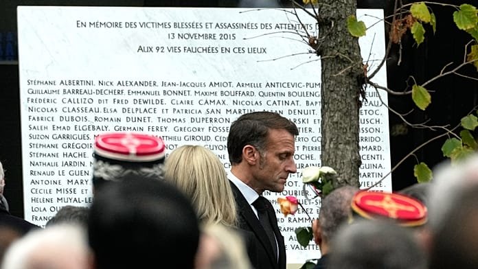 Francia conmemora el 10º aniversario de los atentados de París de 2015, Macron rinde homenaje