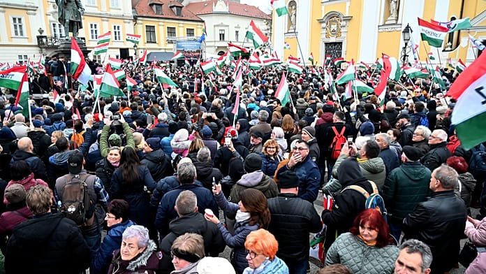 Viktor Orbán rechaza la invitación a un debate con Péter Magyar al iniciar su gira por Hungría