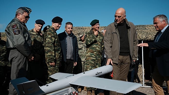 Grecia exhibe drones nacionales en maniobras militares