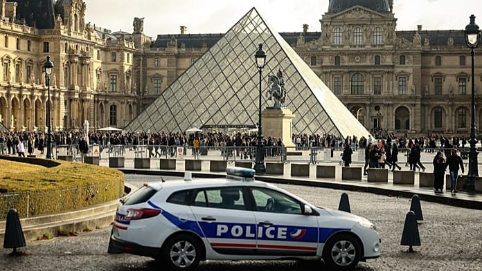 Detenidos otros cuatro sospechosos del robo de joyas del Louvre